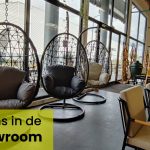 Hangstoelen in onze tuinmeubelen showroom