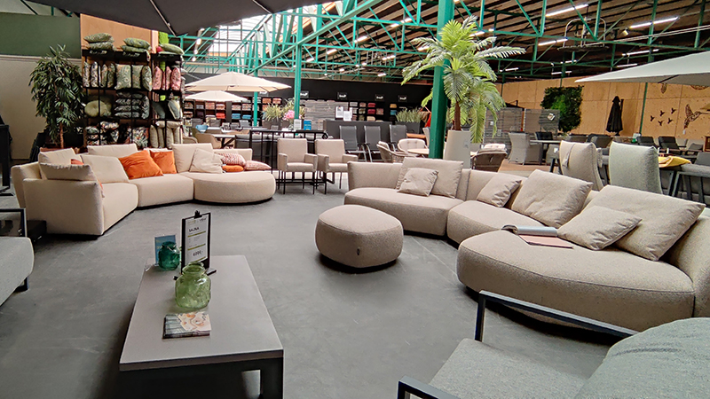 Wow loungesets in onze showroom in Roden